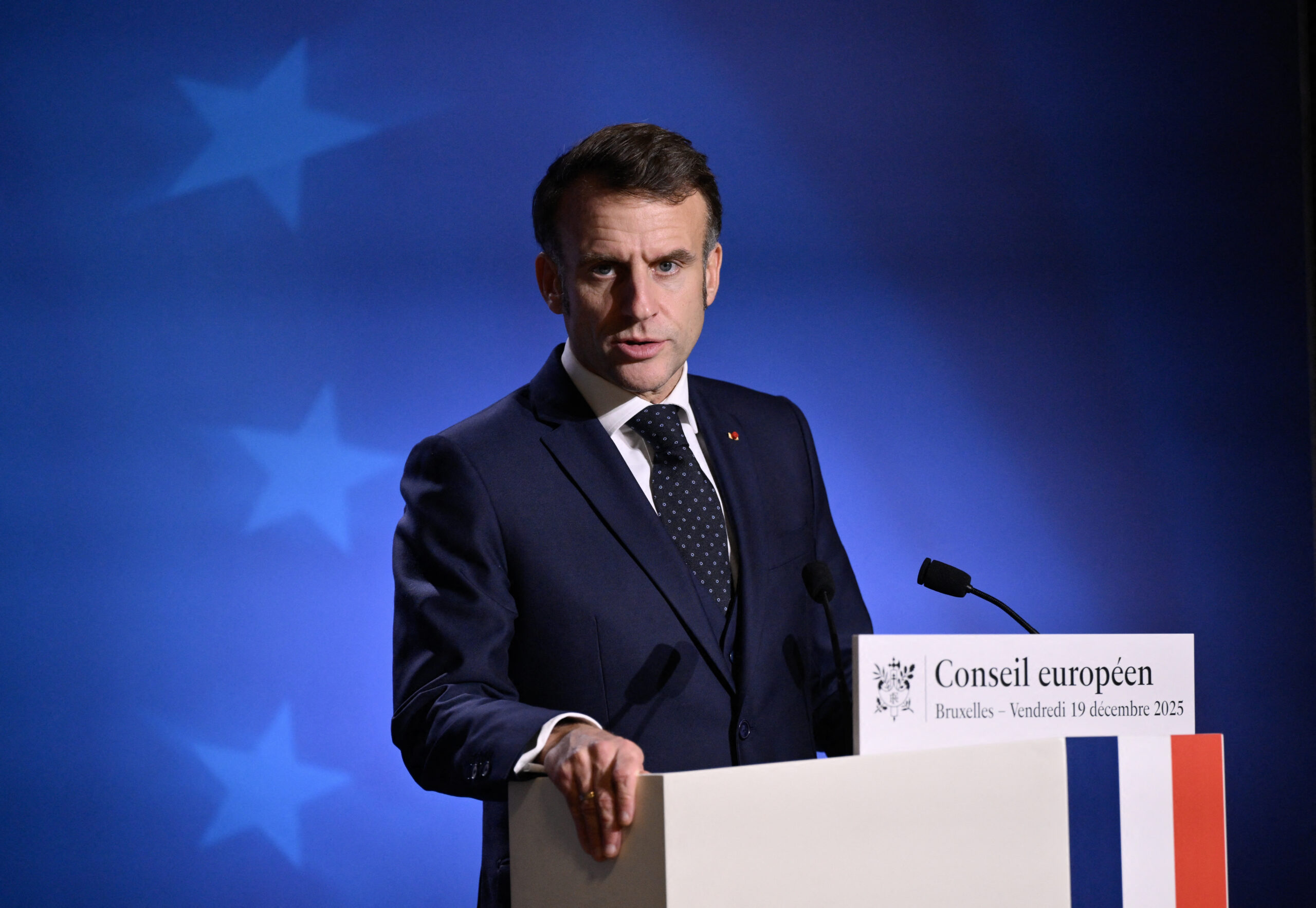 Verrouillage Politique : Macron Déséquilibre l’Économie Française Avant 2027