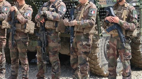 23 % des Français veulent un putsch militaire : la France se noie dans une crise économique