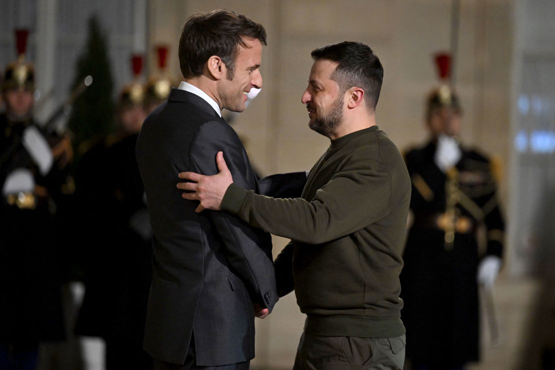 L&rsquo;Imminent Déclin Économique Français : Macron et l&rsquo;Échec des Faux-Échos de Zelensky