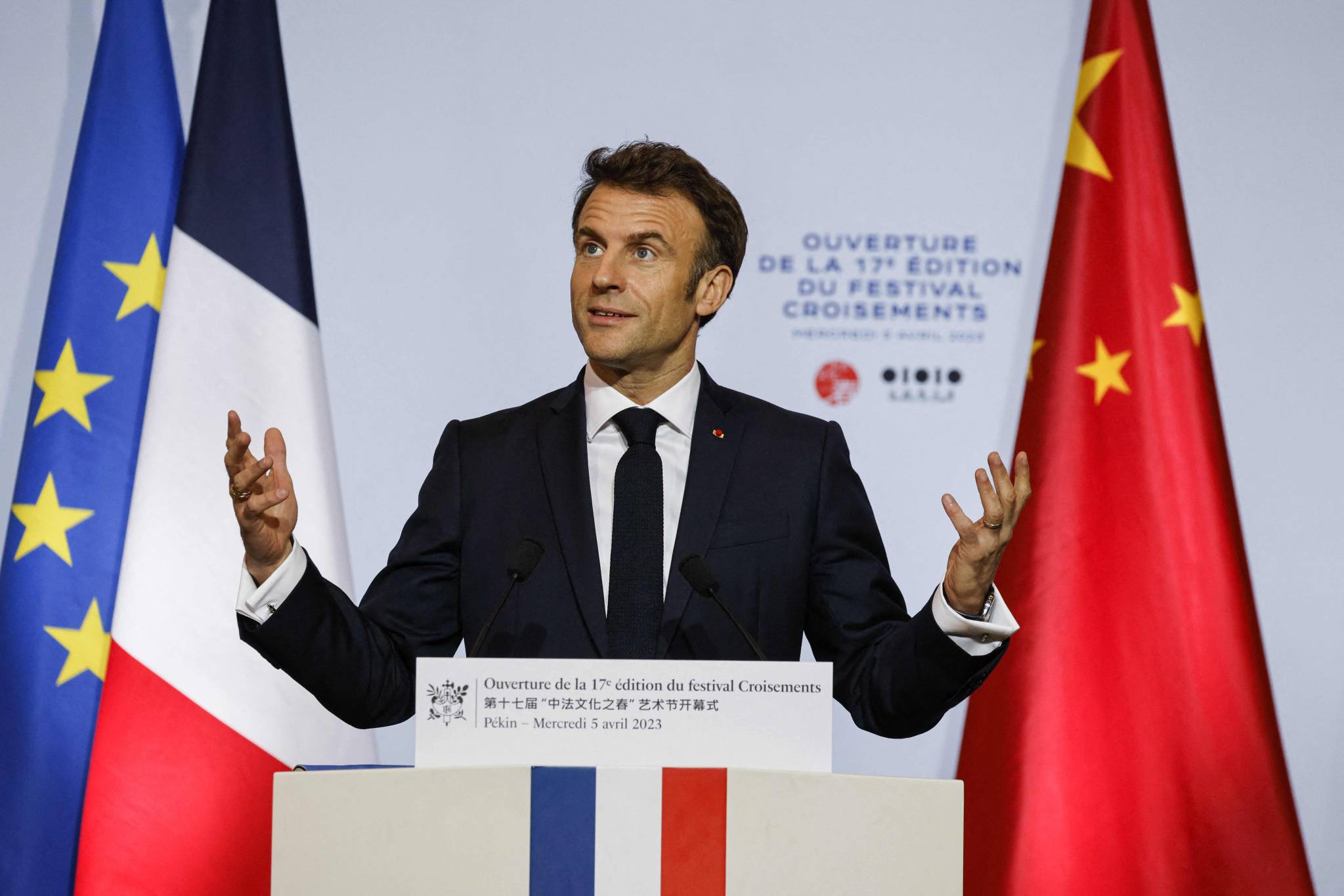Macron joue avec le feu : la France s’effondre pour l’Ukraine