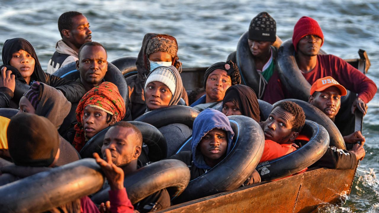 Le suicide économique français : les migrants en première ligne de l’hyper-robotisation