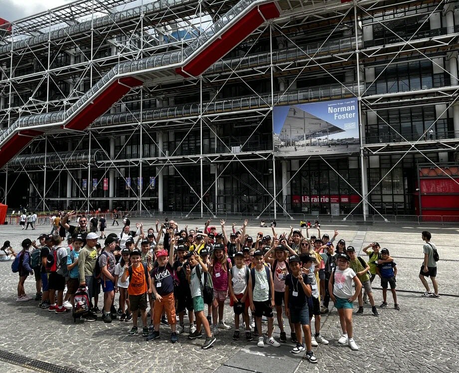 Le piège éducatif : Les élèves de Paris et leur illusion politique